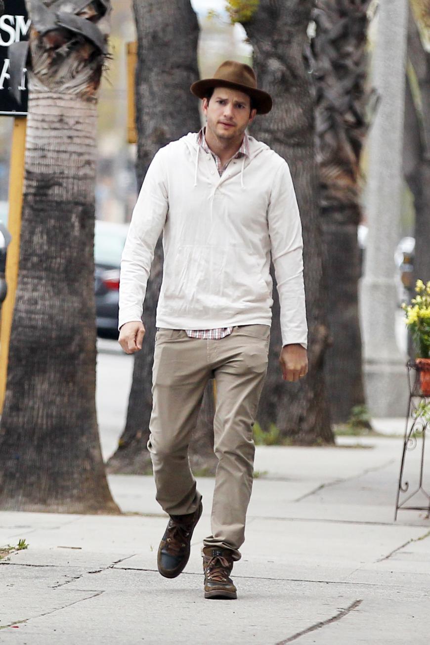Ashton Kutcher spricht so offen wie nie. In einem Interview offenbart der Hollywood-Star, wie schwer ihm die Scheidung von seiner Ex-Frau Demi Moore fiel.