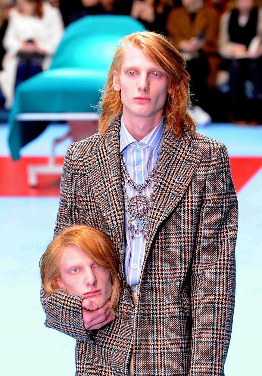 Die Models der Gucci-Show trugen Nachbildungen ihrer eigenen Köpfe über den Catwalk - Spooky!
