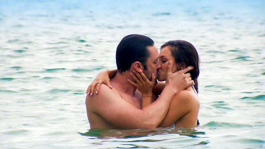 Daniel Völz und Kristina Yantsen geben sich innige Küsse bei dem Dreamdate in Vietnam.