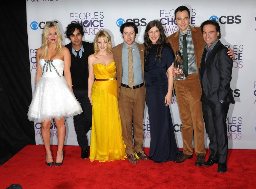 Mit der Serie „The Big Bang Theory“ feiert Jim Parsons große Erfolge. Doch sein Glück wird von der Tragödie um seinen Vater Jack Parsons überschattet.