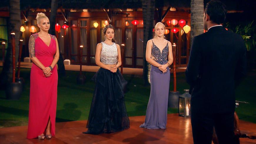 Carina, Kristina und Svenja haben es bis ins Halbfinale geschafft. Auf sie warten heute romantische Dreamdates in Vietnam.