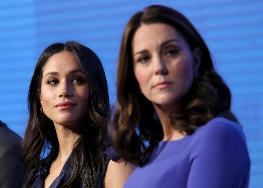 Das sagt die Körpersprache von Meghan Markle und Herzogin Kate über ihre Beziehung aus.