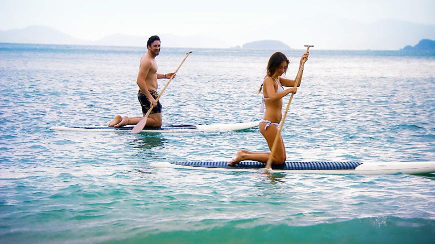 Nicht in shape? Daniel Völz mit Kristina Yantsen beim Stand-up-Paddling