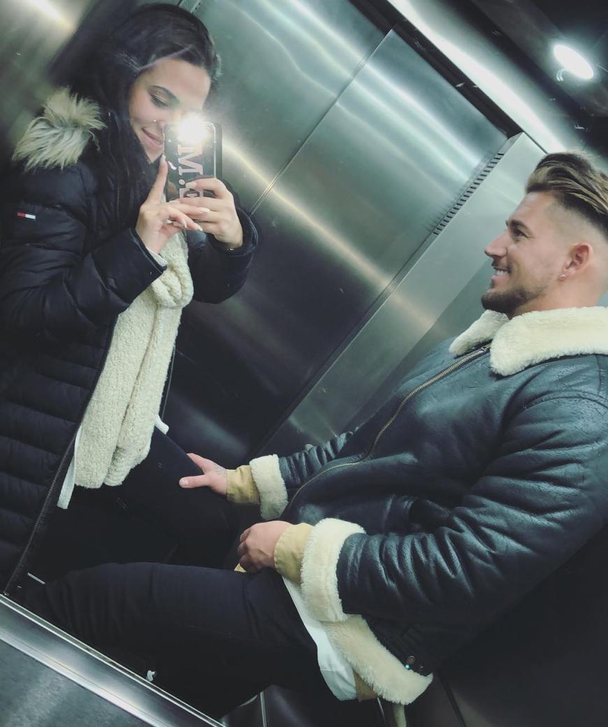 Mit Bald-Papa Mike Heiter ist Elena seit Oktober 2017 zusammen.