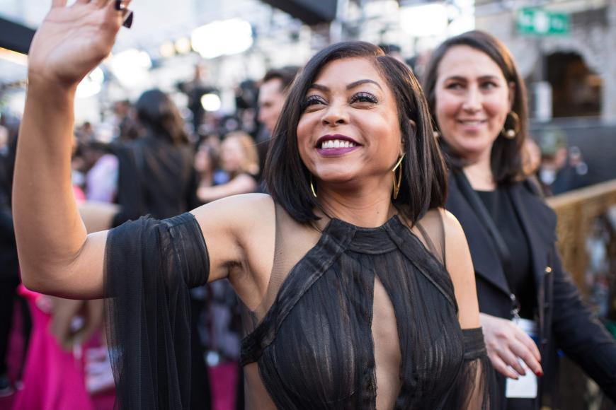 Schauspielerin Taraji P. Henson erschien in einem stylischen Kleid von Vera Wang und kam aus dem Strahlen gar nicht mehr heraus.