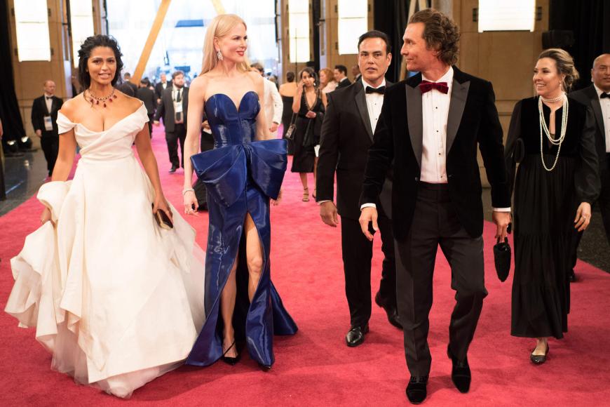 Wer stach mehr heraus? Nicole Kidman und Camila Alves schritten gemeinsam in traumhaften Kleidern über den roten Teppich und Schauspieler Matthew McConaughey, Ehemann von Camila, konnte seine Augen gar nicht von seiner hübschen Begleitung lassen.