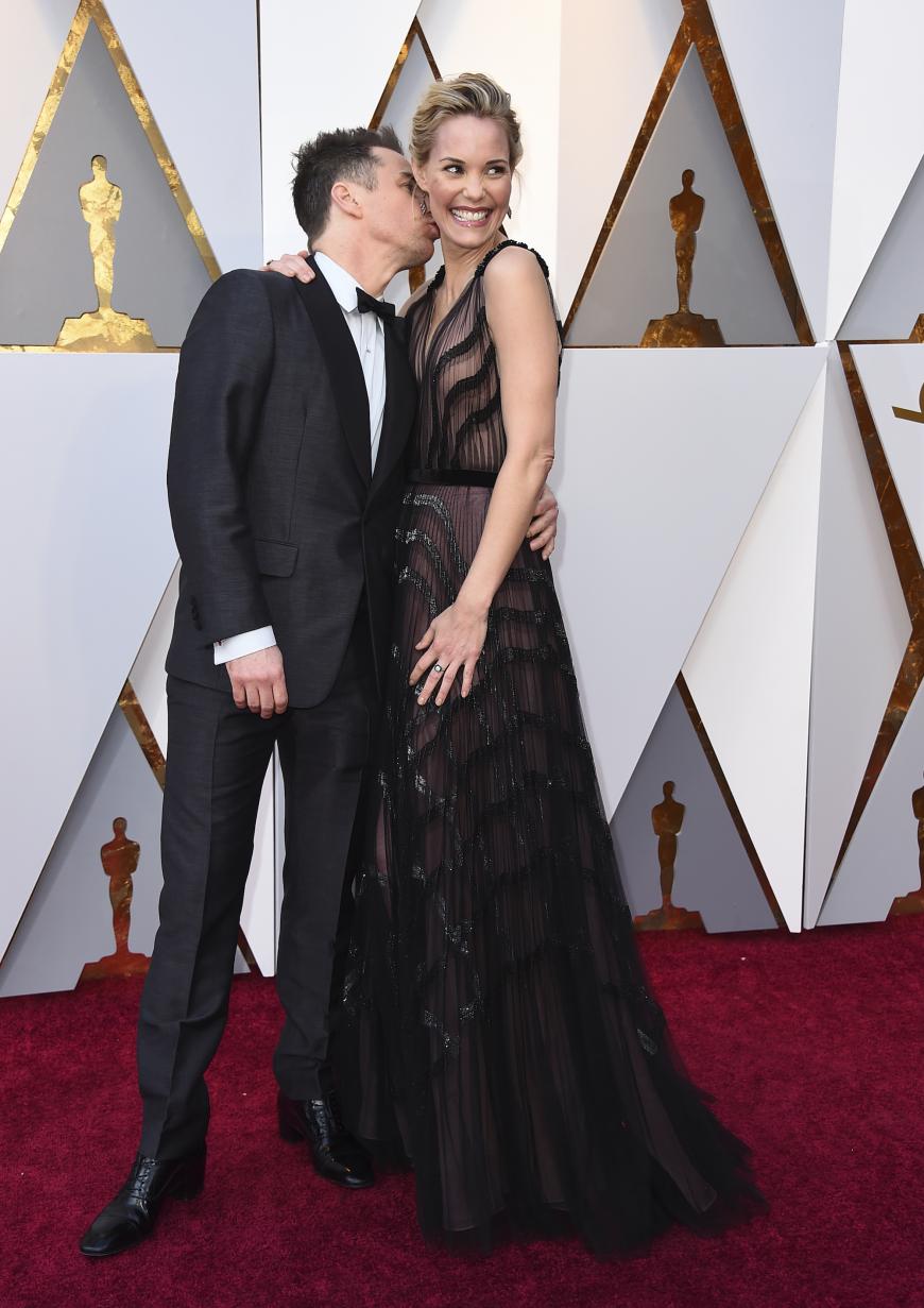 Ein Kuss für die Fotografen! Naja, so halb... Sam Rockwell wollte seiner Liebsten einen Schmatzer verpassen, doch die Schauspielerin drehte schüchtern ihren Kopf zur Seite.