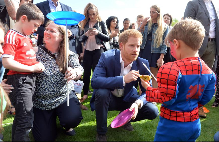 Prinz Harry liebt Kinder, doch macht er jetzt wirklich unfreiwillig Meghan zur Stiefmutter?
