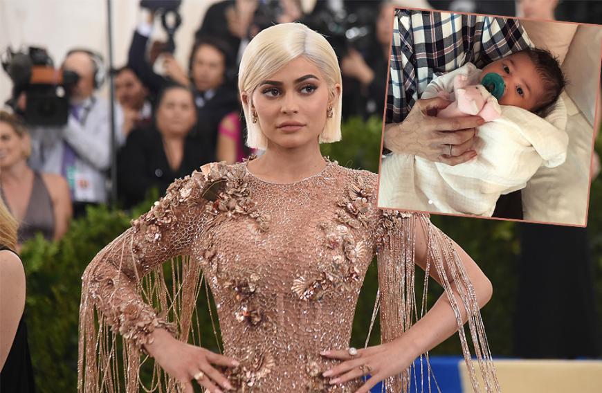Schon jetzt verdient Kylie Jenner Millionen mit ihrer Tochter.