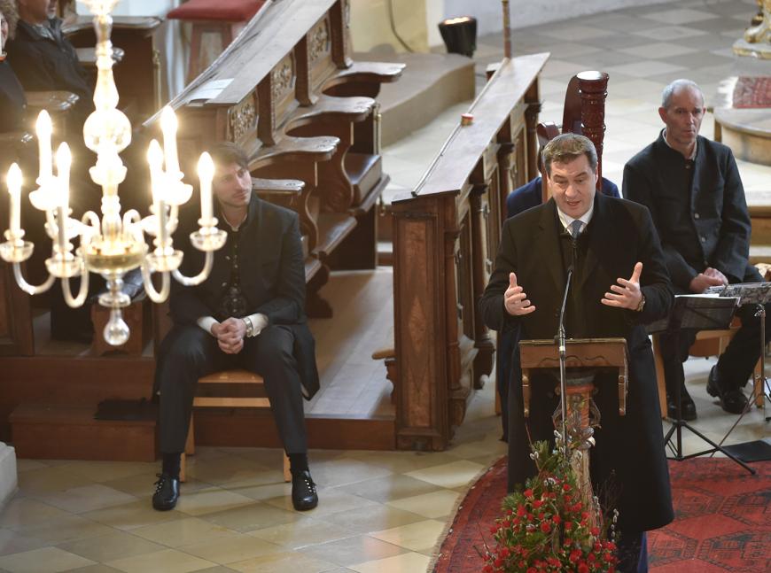 Bayerns Ministerpräsident Markus Söder erinnerte in der St. Ulrich Kirche in Habach an Rauchs Heimatverbundenheit. Söder: „Siegfried Rauch war ein Botschafter Bayerns in der Welt. Es tut mir weh, dass er von uns gegangen ist.“