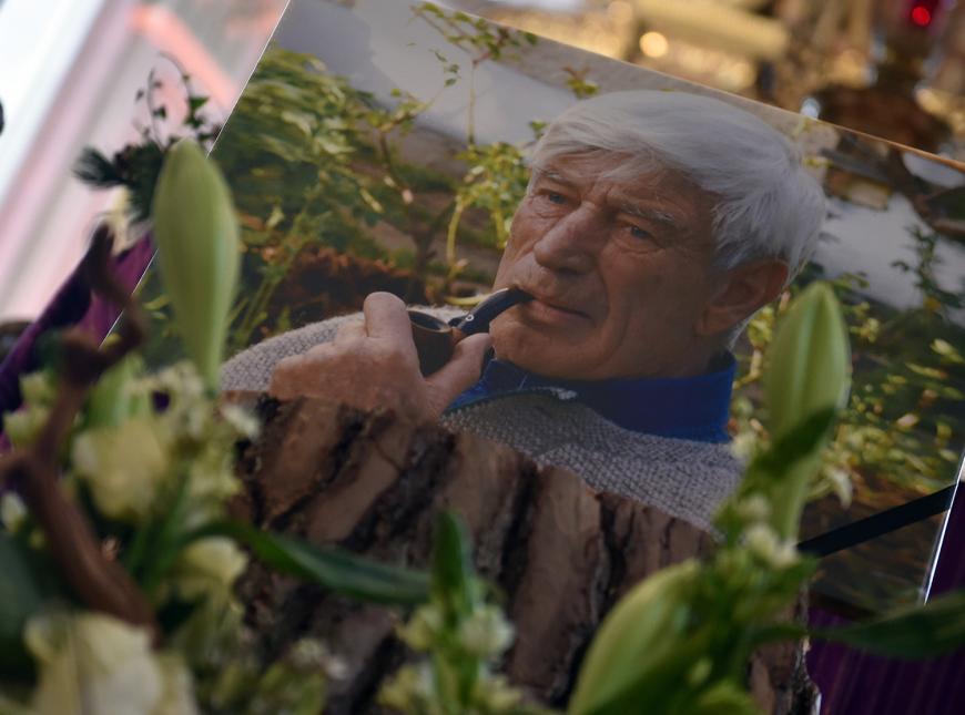 Siegfried Rauch war im Alter von 85 Jahren an Herzversagen gestorben. Nach einem Besuch der örtlichen Feuerwehr war er zusammengesackt und anschließend eine Treppe hinabgefallen.