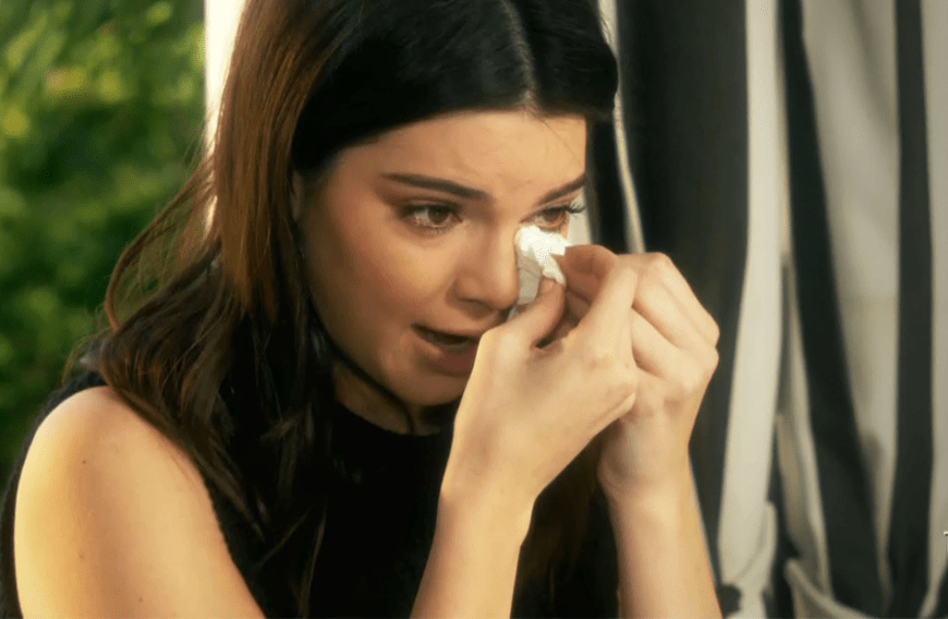 Kendall Jenner macht aktuell eine schwere Zeit durch. Ein Insider verrät: „All der Stress ist zu viel für sie geworden.”