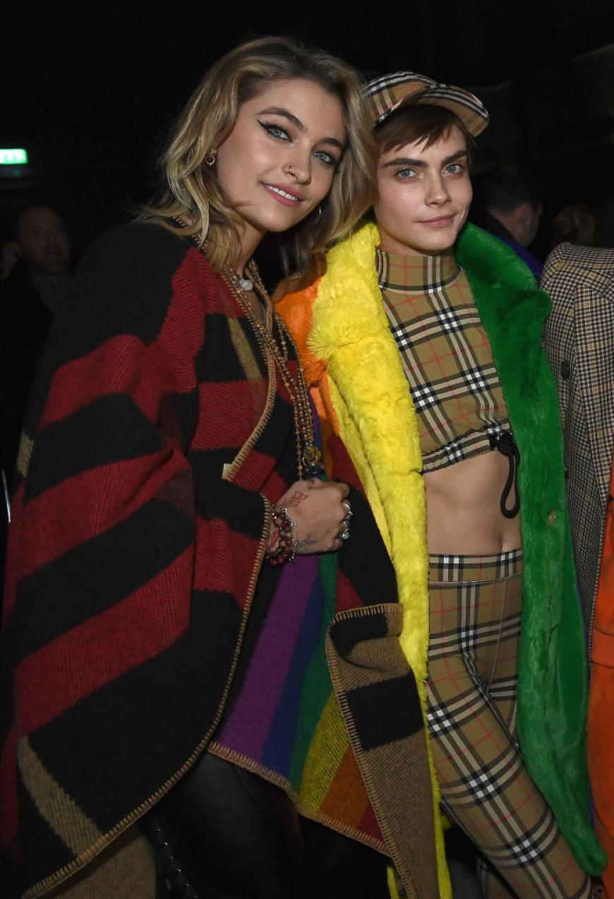 Paris Jackson und Cara Delevigne wurden schon mehrfach zusammen fotografiert - doch was läuft zwischen ihnen wirklich?