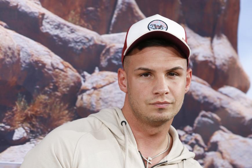 Weil Klaas Heufer-Umlauf und Joko Winterscheidt Witze über die Geburt von Alessio machen, schäumt Pietro Lombardi vor Wut.