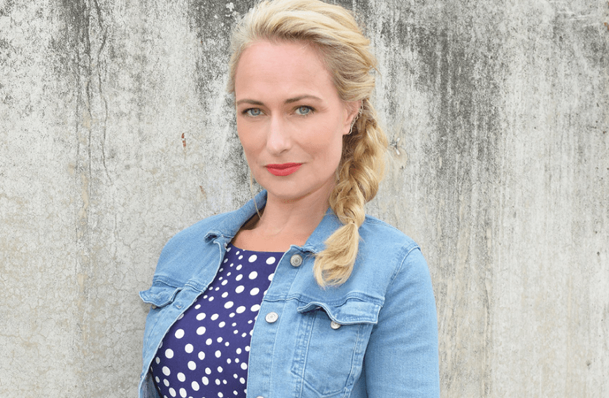 Eva Mona Rodekirchen spielt seit Ende 2010 die Rolle der Maren Seefeld bei GZSZ.