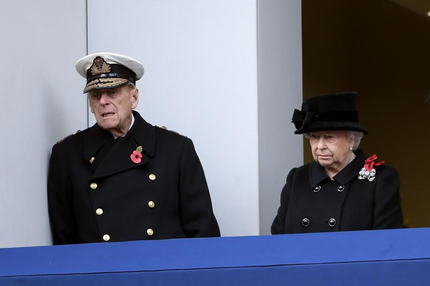 Der Prinzgemahl Philip der britischen Königin Elizabeth II. ist am Dienstagnachmittag in das King Edward VII-Krankenhaus in London gebracht worden. Die Operation habe er gut überstanden, heißt es.