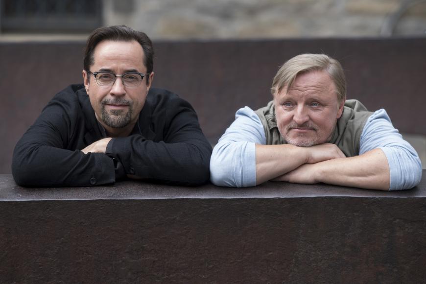Jan Josef Liefers und Axel Prahl spielen Kommissare beim Münsteraner "Tatort" - die Amokfahrt schockiert sie.
