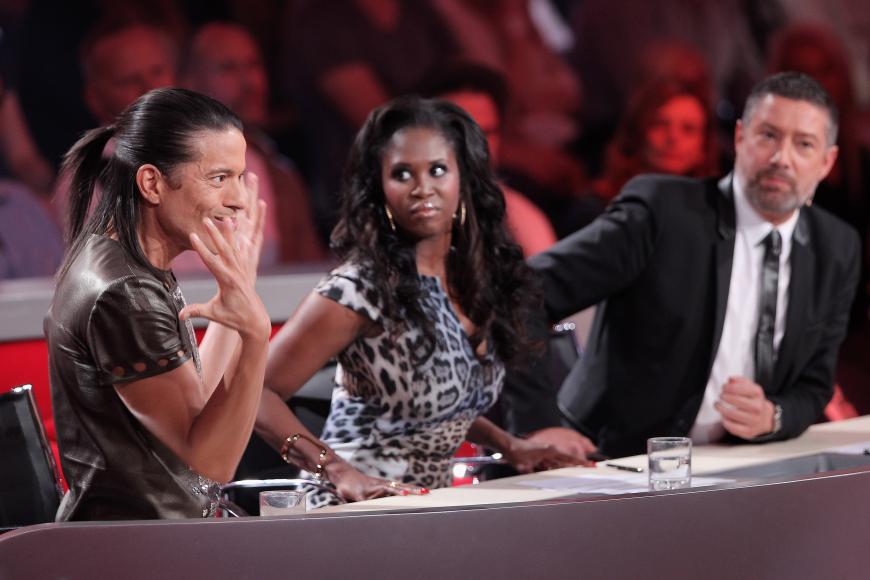 Jorge Gonzalez wird wegen seines starken Akzents immer wieder zum Spott von Joachim Llambi. Motsi Mabuse findet das gar nicht komisch.