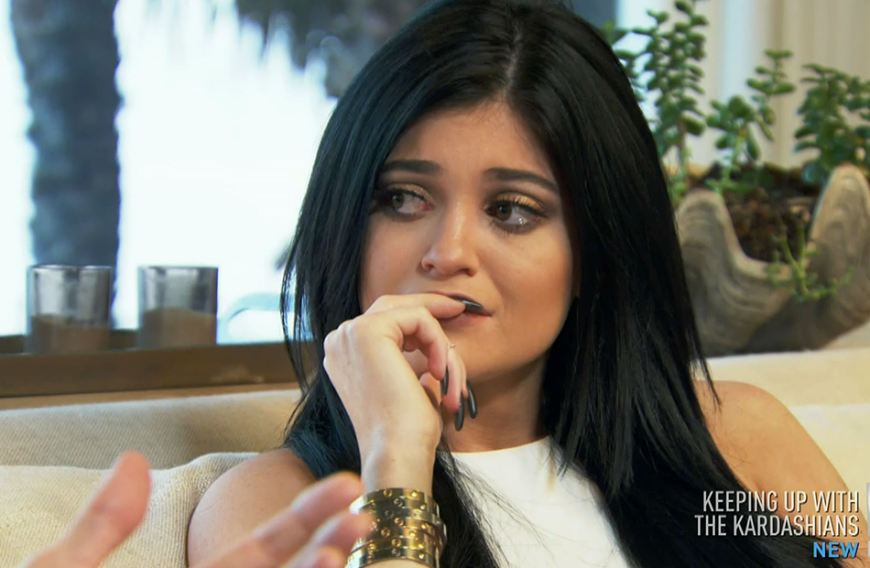Kylie Jenner leidet mit ihrer Schwester Khloé Kardashian - und hat nun auch Angst um ihre eigene Beziehung.