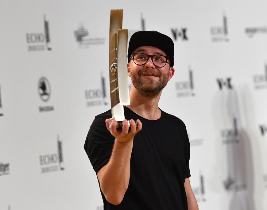 Mark Forster hatte allen Grund zur Freude, denn er erhielt den begehrten Preis in der Kategorie Künstler Pop national.