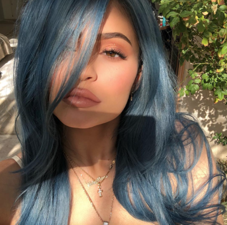Kylie Jenner zeigt uns ihre neue Haarfarbe