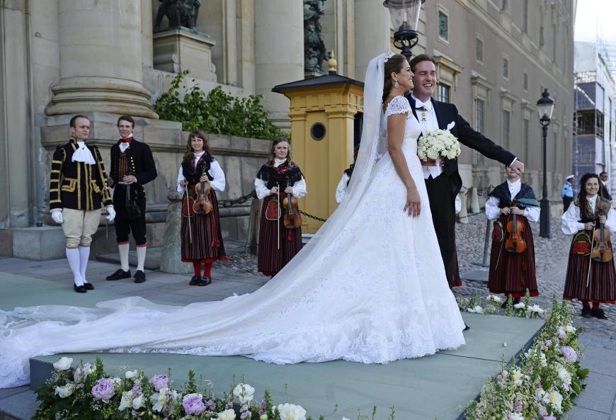Im Juni 2013 heiratete die hübsche Madeleine von Schweden ihren Christopher Paul Chris O'Neill. Ihr Kleid stammt von dem italienischen Designer Valentino.