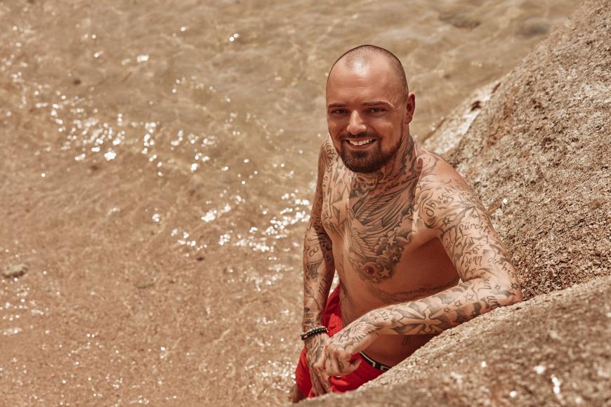 Wie wir es geahnt haben, wird Niklas Schröder, 29, abermals seine Liebe im TV suchen. 2017 buhlte er um die Gunst von Jessica Paszka. Doch nach dem gemeinsamen Dreamdate wurde der Influencer in die Wüste geschickt. Gemeinsam mit seinen