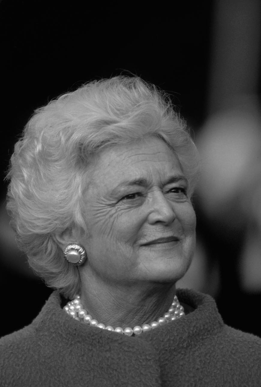 Barbara Bush ist tot. Die Frau des ehemaligen Präsidenten George H. W. Bush und Mutter des späteren Präsidenten George W. Bush verstarb am Dienstag, 17. April, im Alter von 92 Jahren. Ihr Gesundheitszustand soll sich zuletzt sehr verschlechtert haben. Nach zahlreichen Krankenhausaufenthalten habe sie sich am Ende gegen eine weitere medizinische Behandlung entschieden.