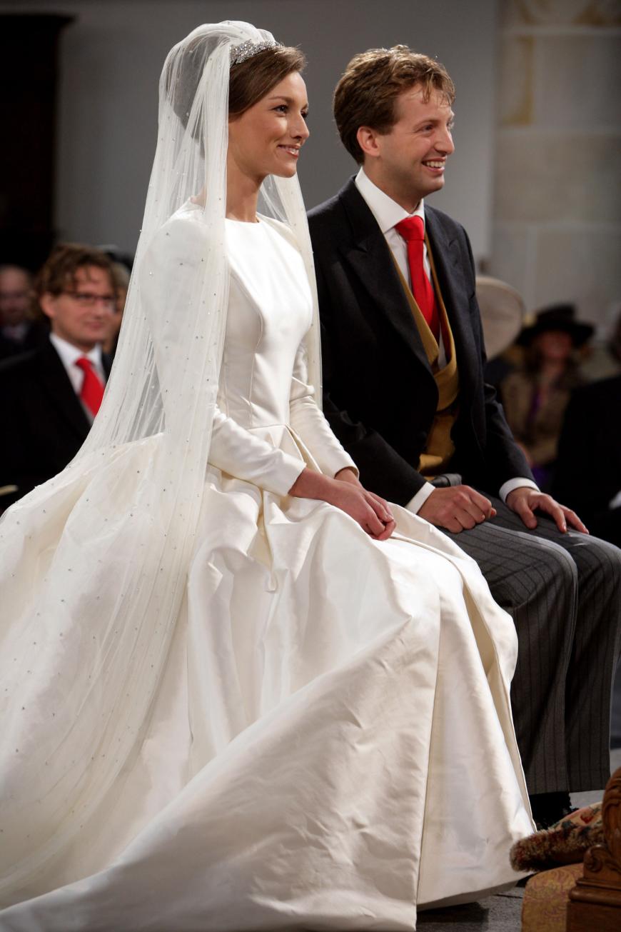 Im August 2005 heiratete Prinz Floris die Niederländerin Aimée Söhngen, die heutige Prinzessin Aimée. Im Gegensatz zu Victoria verdeckte ihr langärmeliges Hochzeitskleid einen Großteil der Haut, wie es im Königshaus gern gesehen ist.
