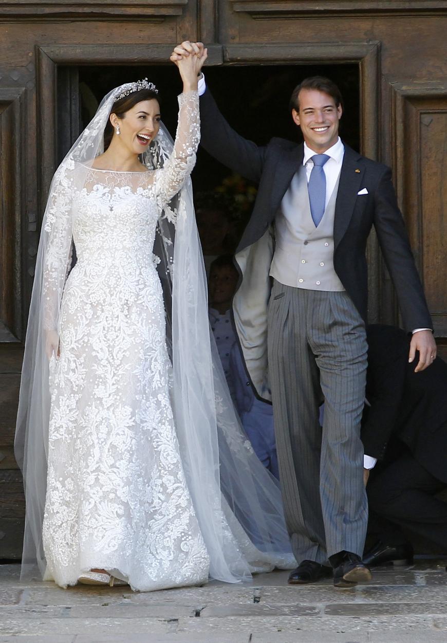 Auch Prinzessin Claire von Luxemburg strahlte bei ihrer Hochzeit im September 2013 mit Félix von Luxemburg in einem Traum aus Spitze. Die deutsche Millionärstochter verzauberte in einer Haute-Couture-Robe von Elie Saab.