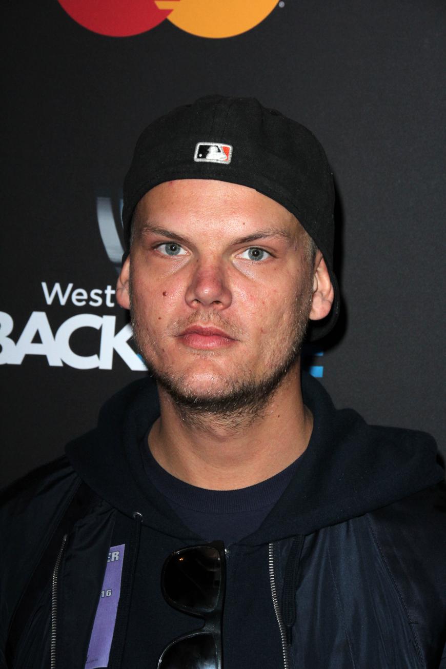 Musiker Avicii ist im Alter von 28 Jahren gestorben. Nun macht seine Familie sich auf die Suche nach Antworten.