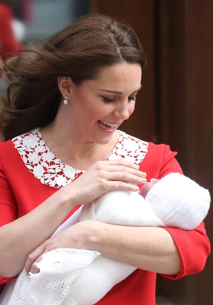 Dreifach-Mama Kate mit ihrem Neugeborenen