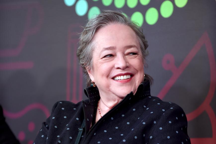 Kathy Bates spielt normalerweise nicht gerade den mütterlichen Typ. Ihre Rolle wird sicher ziemlich schräg.