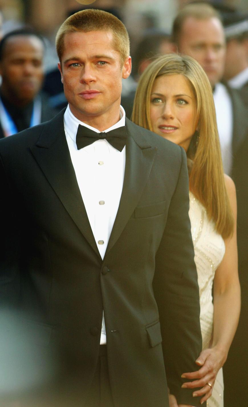 Brad Pitt und Jennifer Aniston sollen sich wieder näher gekommen sein - bis eine andere Frau Jen die Illusionen nahm...