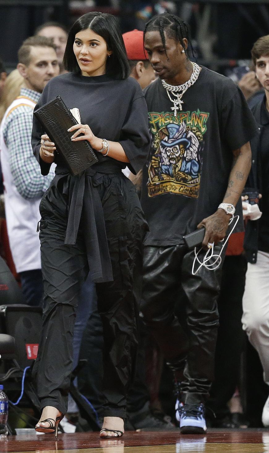 Endlich geht Kylie Jenner mit ihrem Schatz Travis Scott in die Liebes-Offensive und postet Pärchen-Pics