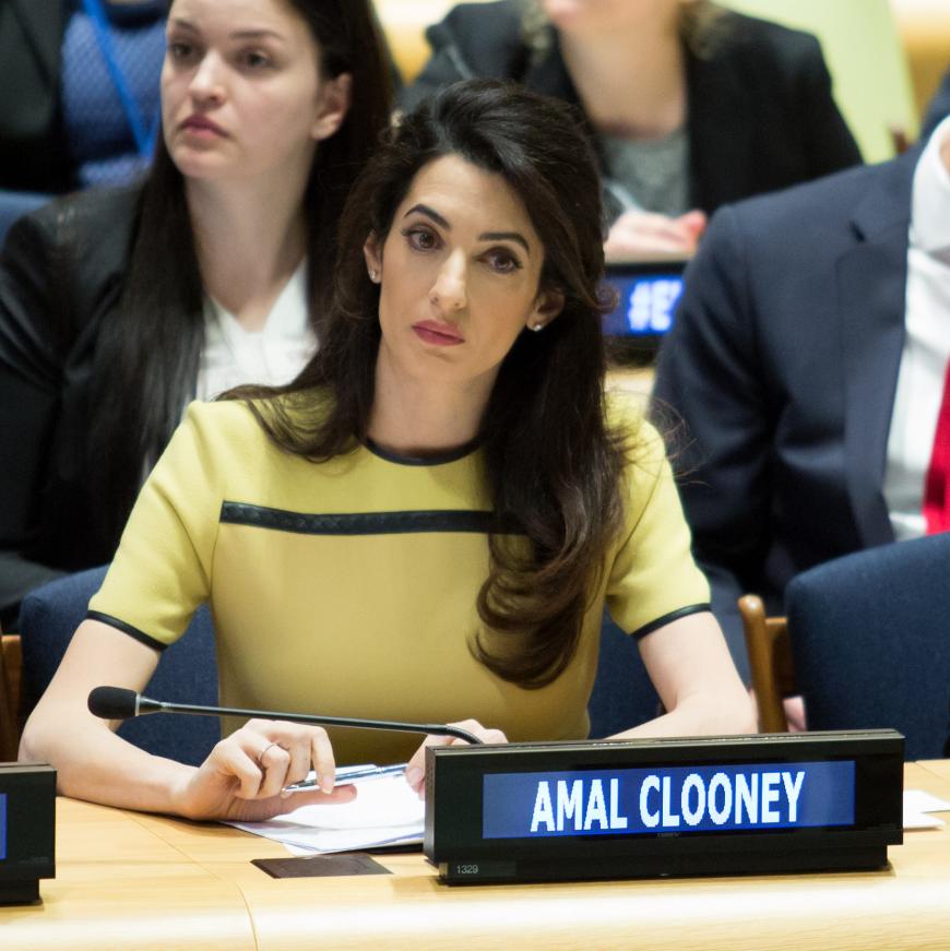 Die Ehefrau von George Clooney, Amal, hat seit der Geburt ihrer Zwillinge angeblich 23 Kilo abgenommen.