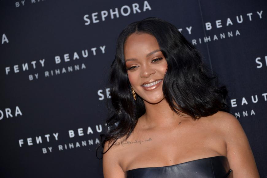 So glücklich wie nie: Rihanna strahlt bis über beide Ohren. 