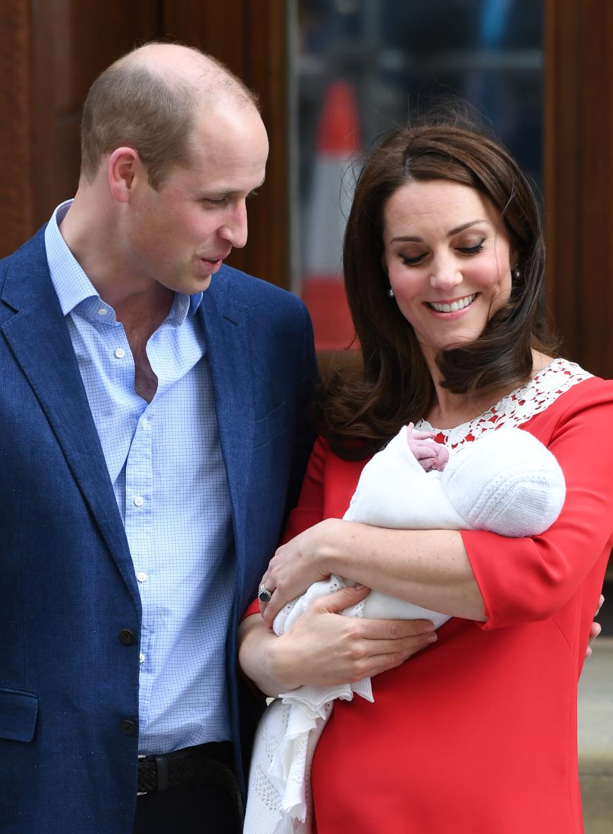 Prinz William und Herzogin Kate zeigten Prinz Louis erstmals kurz nach seiner Geburt.