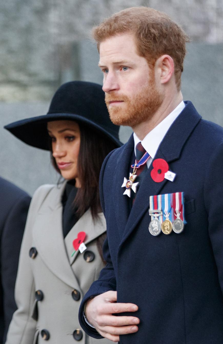 Betrübte Stimmung bei Meghan Markle und Prinz Harry! Das baldige Ehepaare musste nun ihre geplanten Flitterwochen erstmal nach hinten verschieben. 