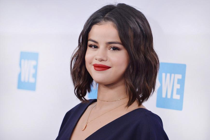 Selena Gomez turtelt öffentlich mit einem neuen Mann...