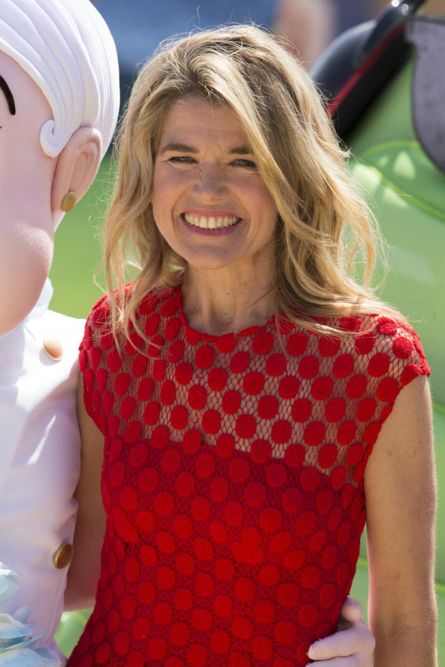 Hatte sich farblich auf Janina Uhse abgestimmt: Anke Engelke in Cannes.