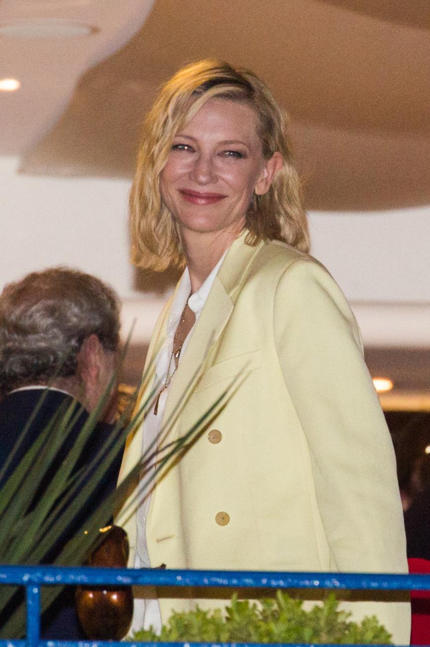 Auch die schöne Cate Blanchett schenkt den Fotografen ein Lächeln.
