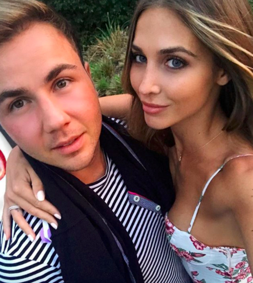 Mario Götze und seine Ann-Kathrin Brömmel haben am Montagnachmittag auf dem Düsseldorfer Standesamt geheiratet. 