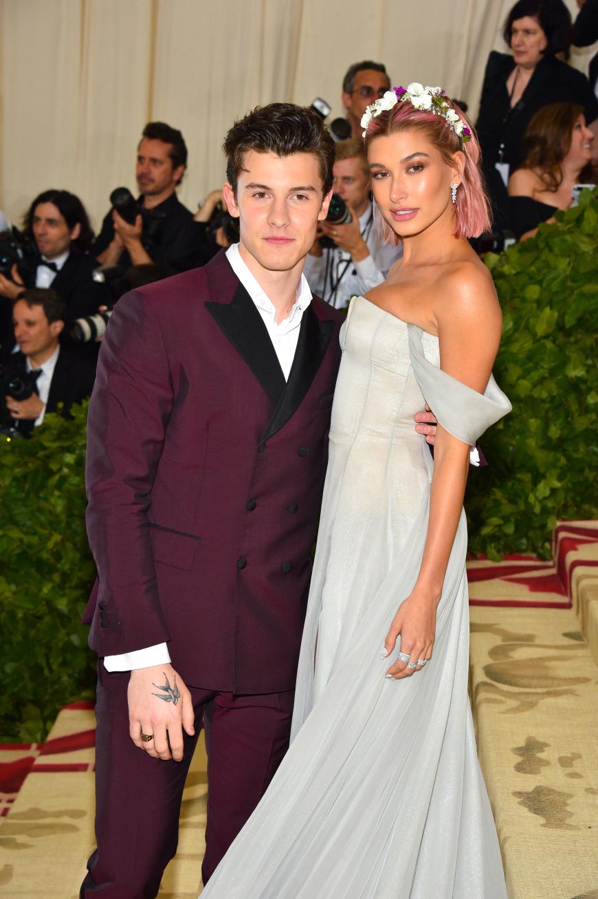 Zuckersüßes Paar-Debüt! Shawn Mendes und Hailey Baldwin liefen zusammen über den Red Carpet der Met-Gala.