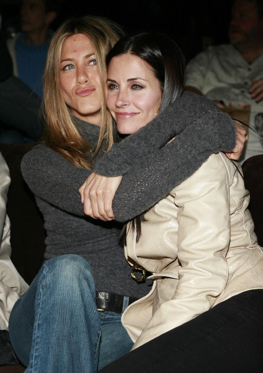Eigentlich sind Jennifer Aniston und Courteney Cox beste Freundinnen - doch inzwischen soll damit Schluss sein!