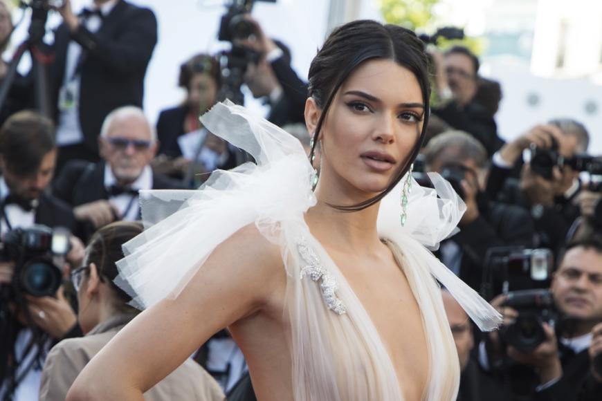 Nur einen Tag später ließ sie bei der Premiere „Girls of the Sun“ wieder ihren Busen hervorblitzen.