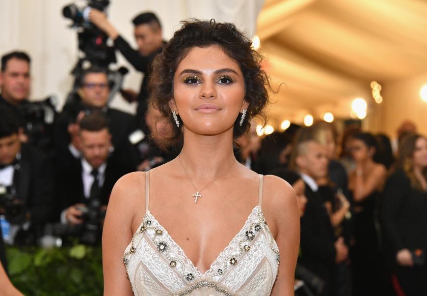 Selena Gomez blickt positiv in die Zukunft. Sie ist bereit den alten Ballast hinter sich zu lassen und ein neues Leben zu starten – leider ohne On-Off-Boyfriend Justin Bieber. 