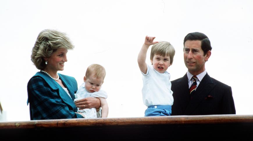 Mamas Liebling! Prinz Harry von Wales wurde 1984 in London geboren. Dieses Foto zeigt ihn im Allter von einem Jahr auf dem Arm seiner Mutter Prinzessin Diana.