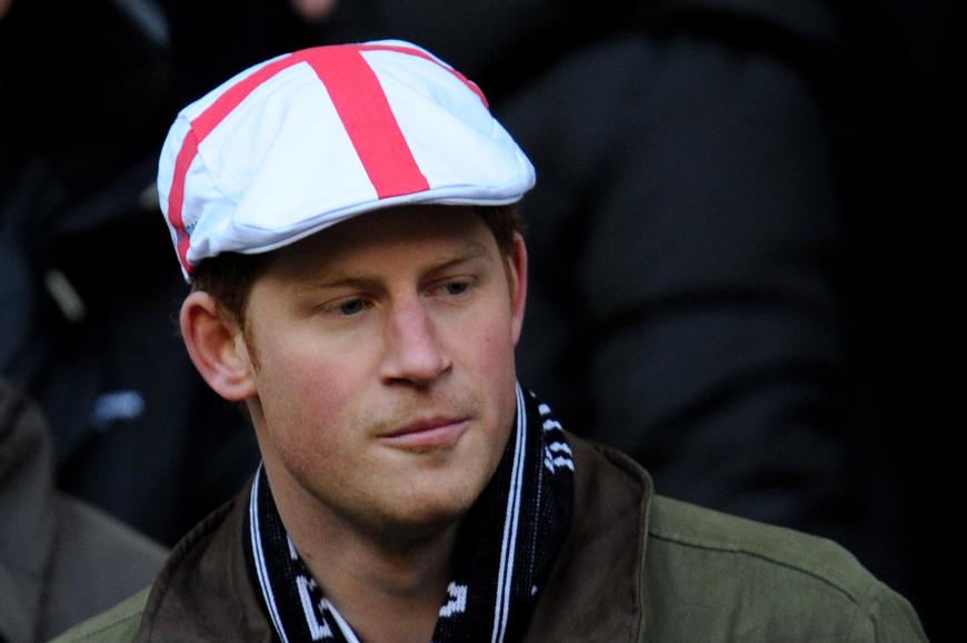 Von 2010 bis 2011 setzte Harry seine Pilotenausbildung fort, im gleichen Jahr heiratete sein Bruder William seine Kate.