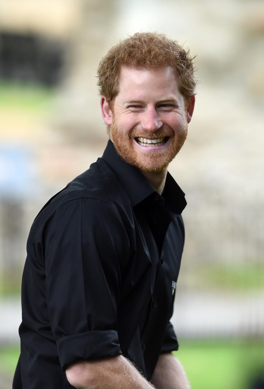 In dieses Lächeln muss sich wohl auch Meghan Markle verliebt haben. Heute wirkt Prinz Harry glücklicher als je zuvor.